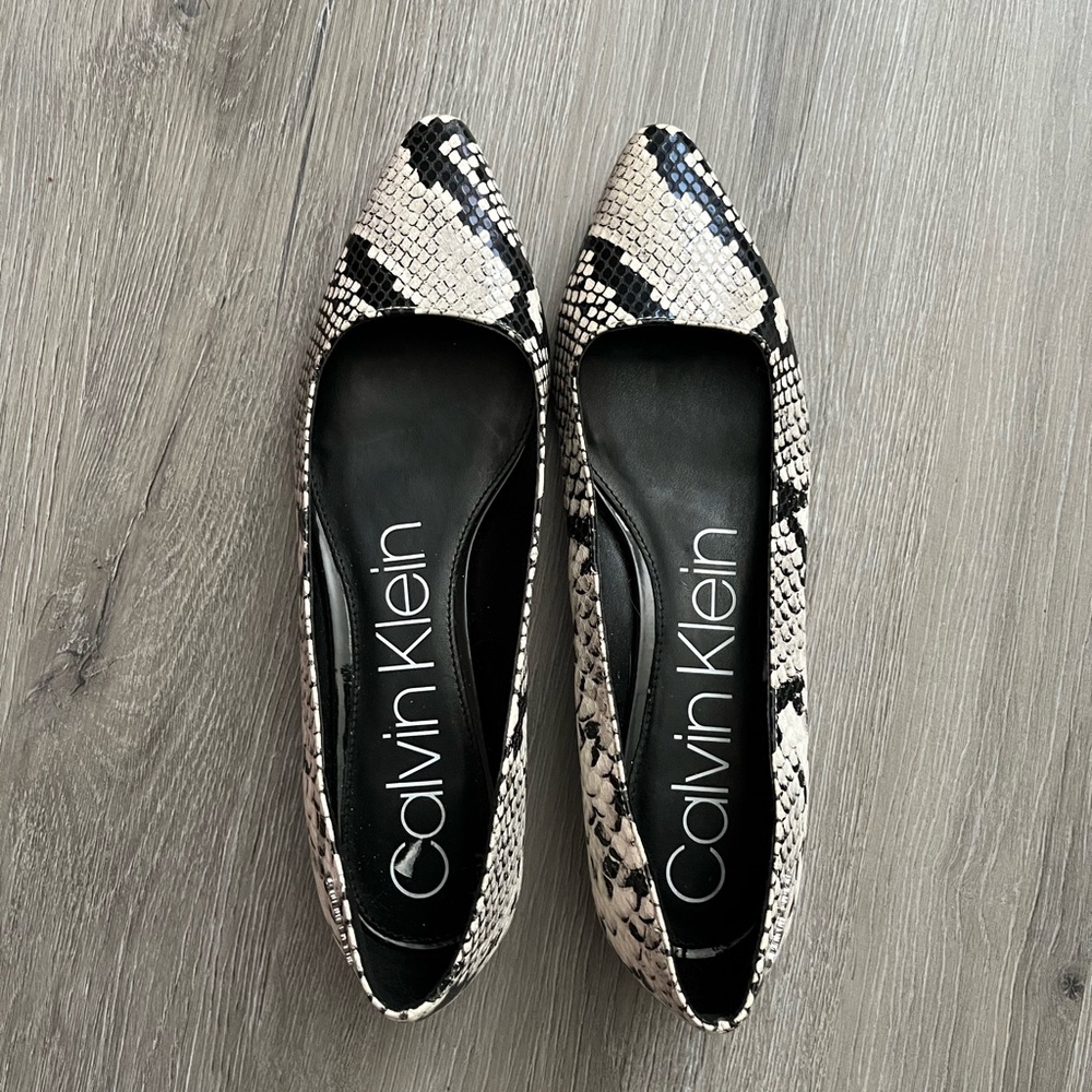 Calvin Klein Black and White Flats Classic Loafers, Size 9